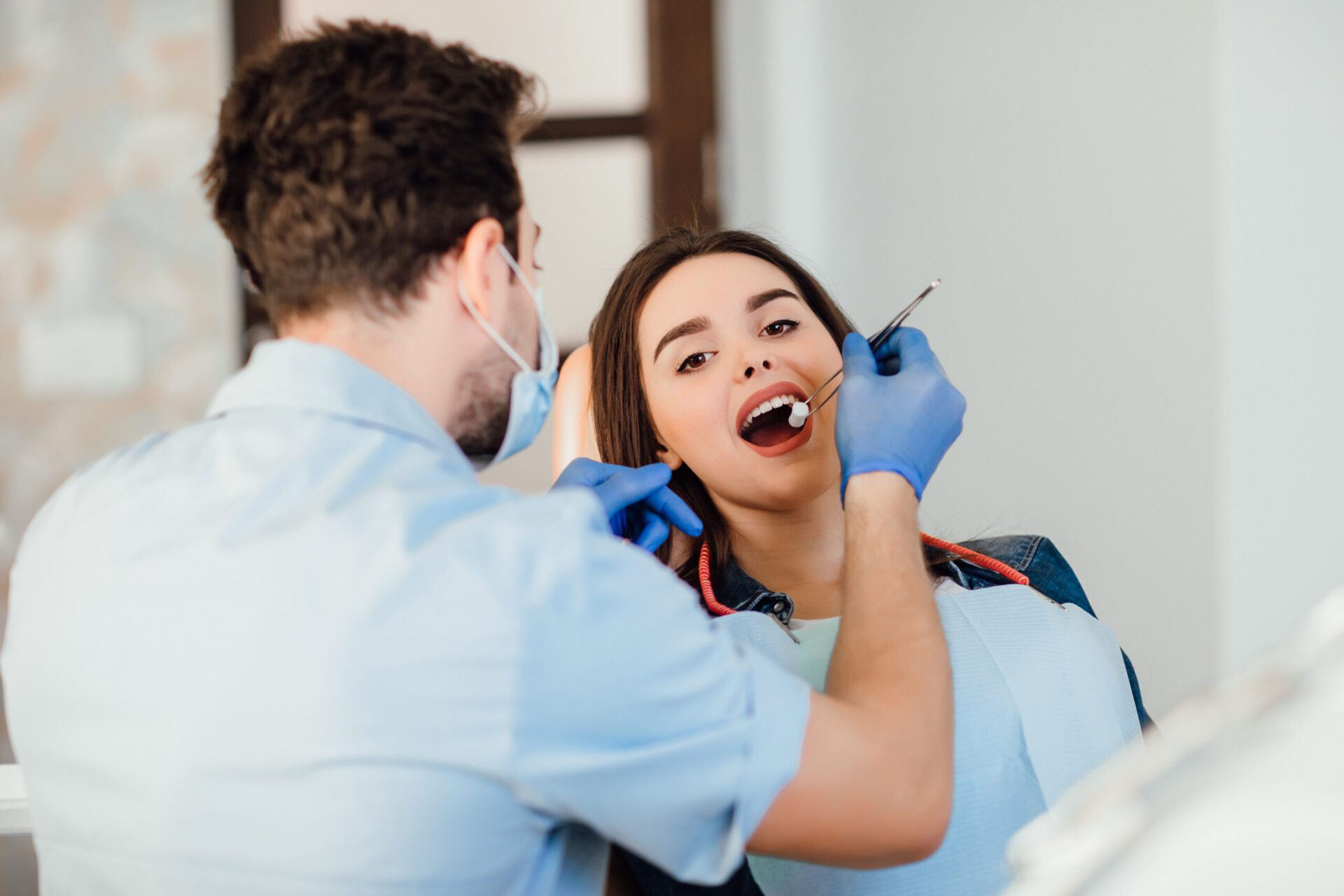 Dentist checking the teeth